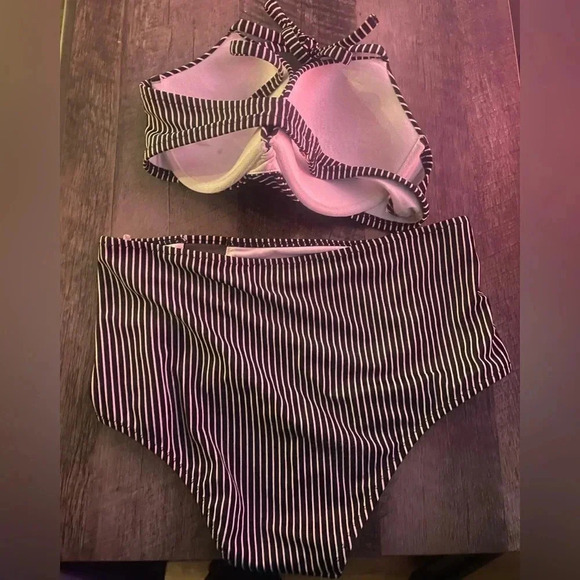 Target Shade & Shore striped black &white bikini set top size 36C - Picture 3 of 5